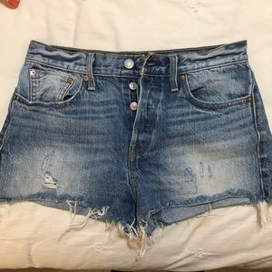 Levi’s Wedgie Cut-off shorts Size 28